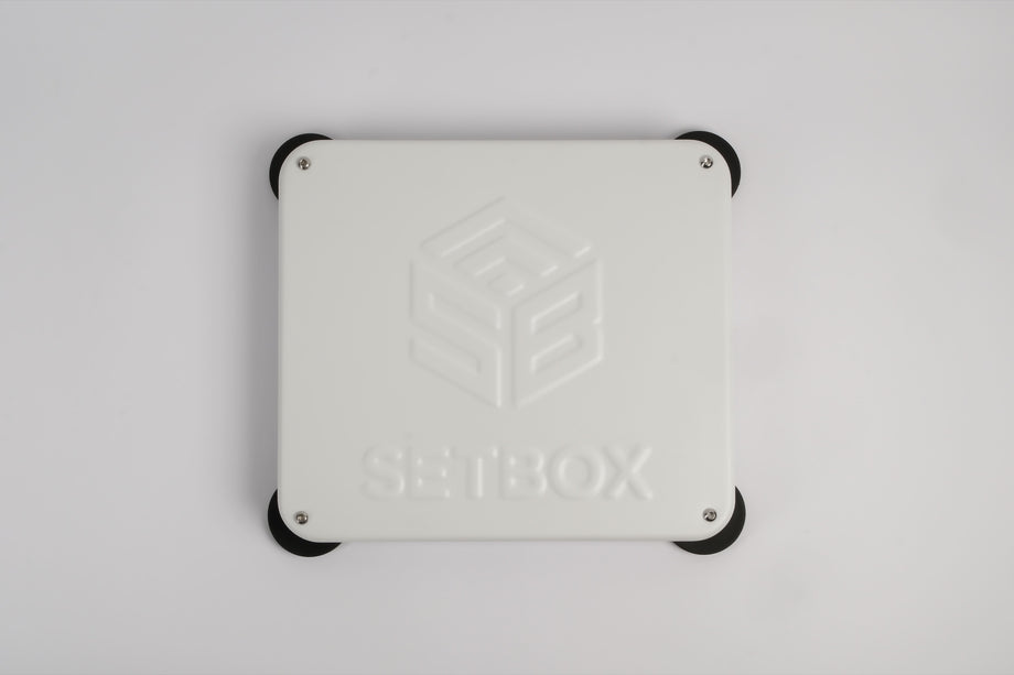 SETBOX housing in white, seen from above with the embossed logo